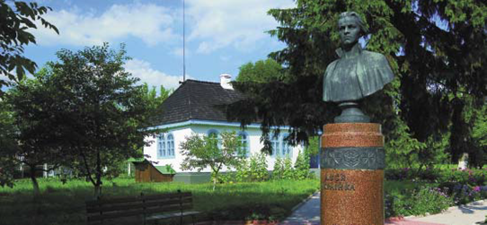 Літературно-меморіальний музей-садиба Лесі Українки.
